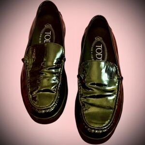 TOD’S Women’s Black Patent Leather Loafers. US 4 / EU 34.
